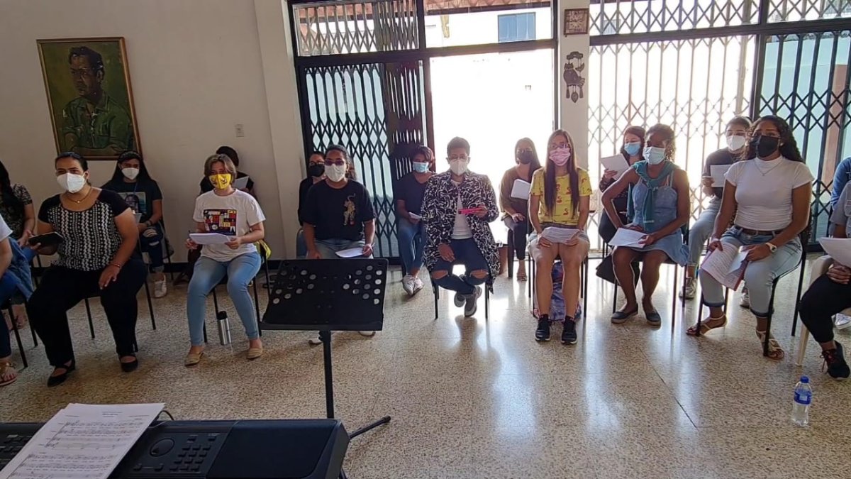 El Coro Femenino de la Universidad de Guayaquil, durante uno de los ensayos presenciales los fines de semana.