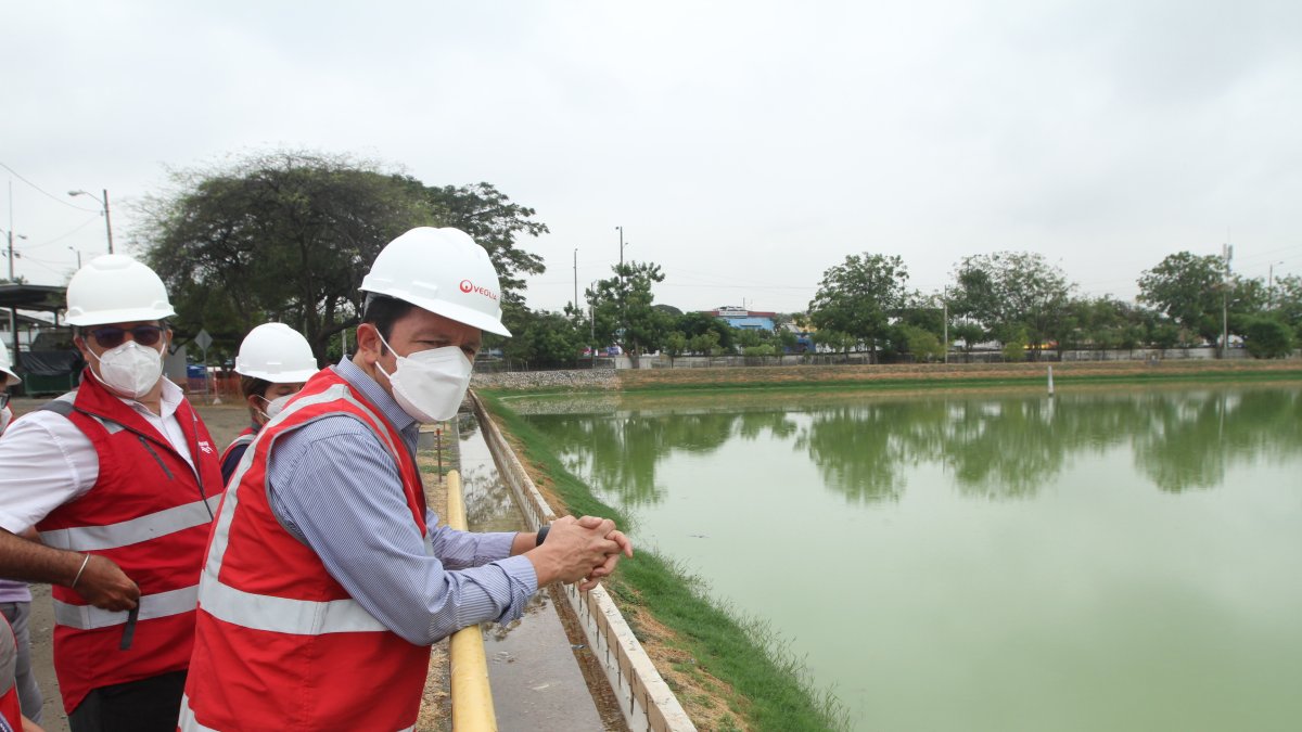 Laguna rehabilitada. Esta es la estructura de la planta de Guayacanes que no está en funcionamiento, debido a que Interagua está aumentando su capacidad y colocando aireadores que mejoren la oxigenación de las aguas.