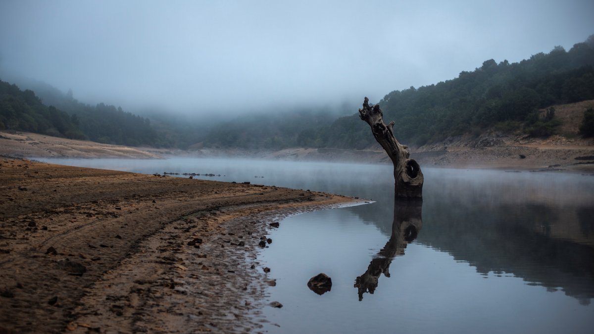 En la imagen de archivo, estado que presenta el embalse de O Bao en Viana do Bolo (Ourense, España).