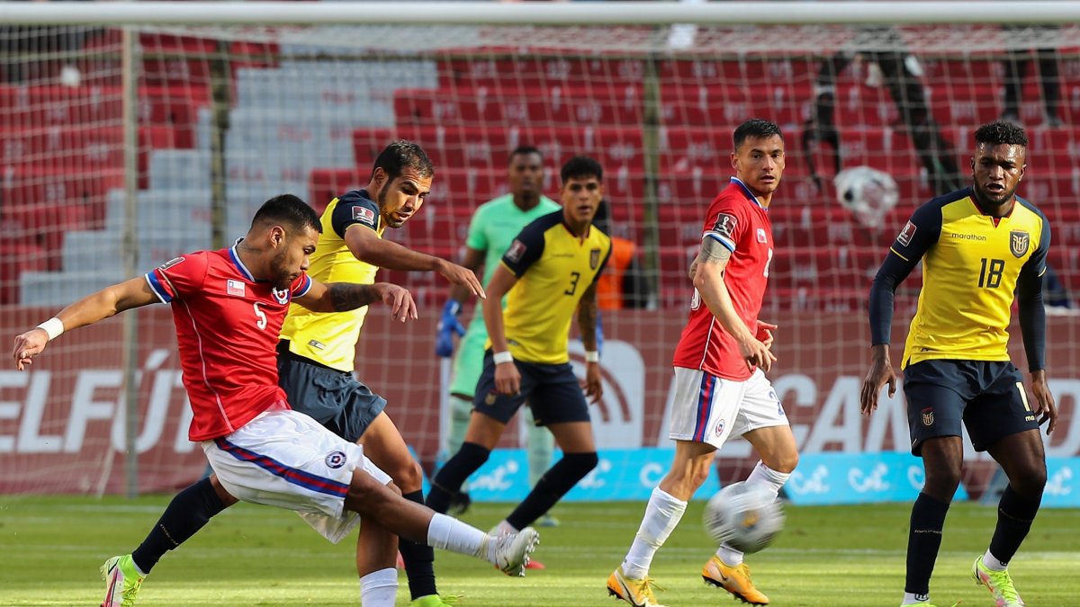 En la fecha pasada de las eliminatorias para el Mundial 2022, la selección de Ecuador empató (0-0) ante Chile. Hoy la Tri acumula 13 puntos en la tabla de posiciones y va en busca de seguir sumando ante Uruguay.