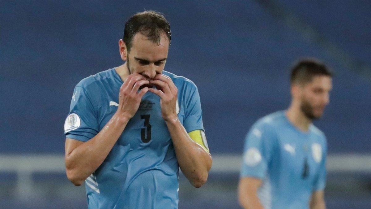 En la imagen un registro del defensa y capitán de la selección nacional de fútbol de Uruguay, Diego Godín