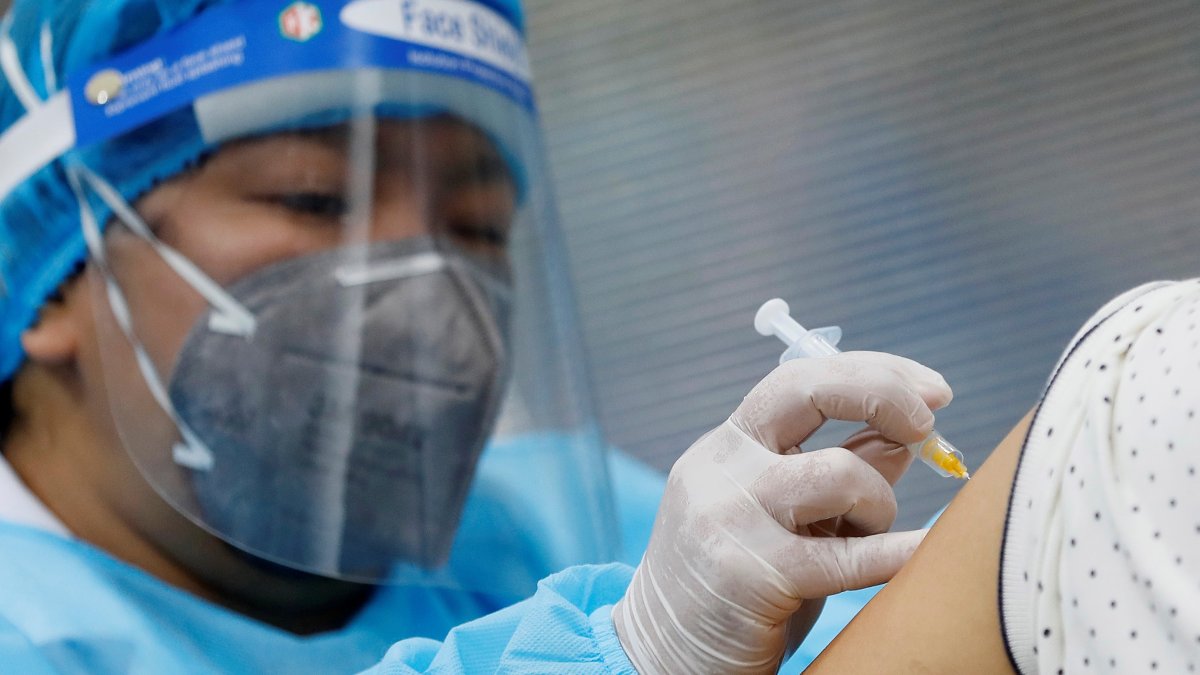 La vacunación es una gran esperanza para contrarrestar el virus de la COVID en el mundo.
LUONG THAI LINH/ 