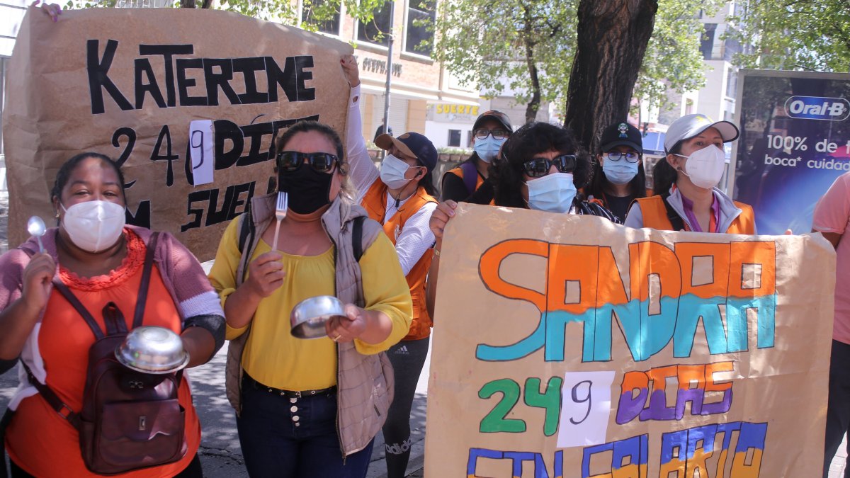 Plantón. Los trabajadores llevan 249 días sin el pago de sus sueldos.