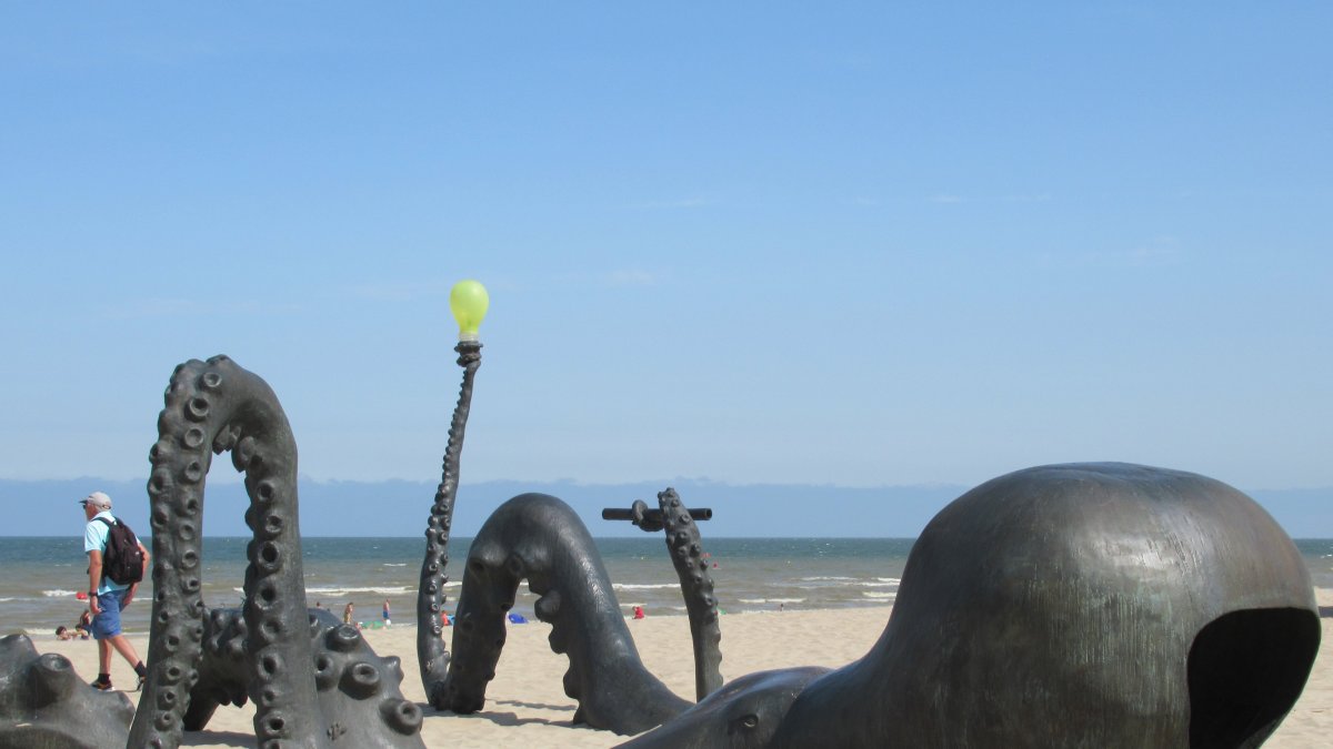 Una escultura de la artista multimedia francesa Laure Prouvost, forma parte de la trienal Beaufort 21.