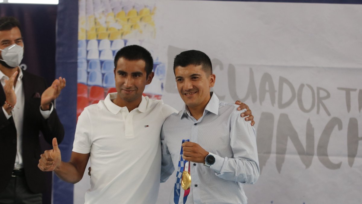 Richard Carapaz realizó un agradecimiento especial a su compañero Jhonatan Narváez por el apoyo para ganar la medalla de oro en los Juegos Olímpicos de Tokio.