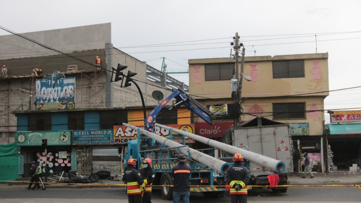 Reacción inmediata. Dependiendo del tipo de estructuras afectadas, la Empresa Eléctrica debe enviar personal, material y otros recursos para la reposición de los elementos dañados.