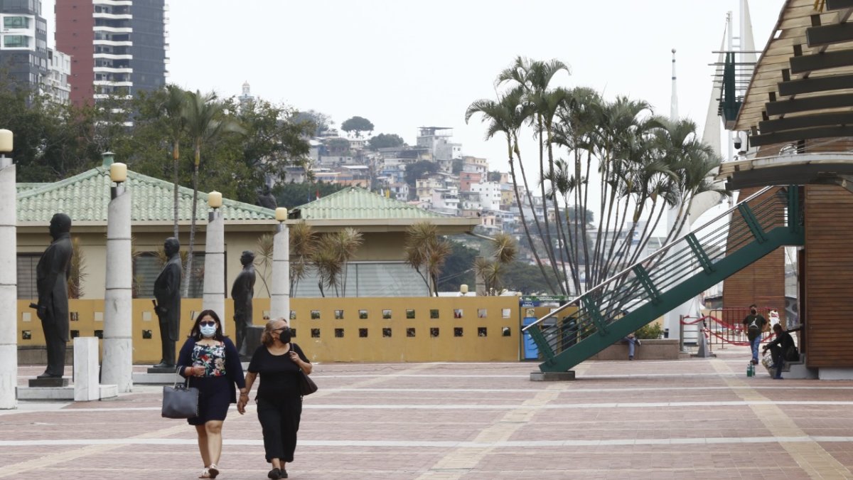 Viajeros. Los sitios turísticos de la ciudad aún evidencian una notoria ausencia de visitantes.