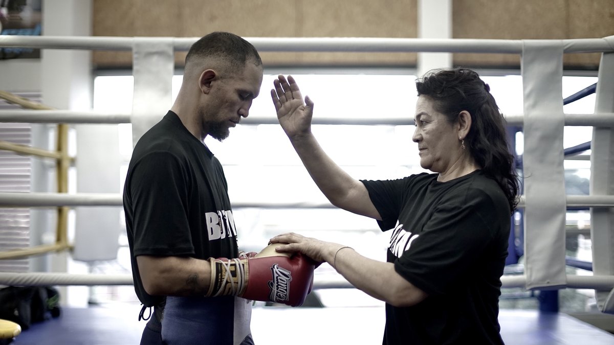 Andrés Muñoz tiene en su madre, Beatriz Morán, a su apoyo y mayor motivación en el cuadrilátero.