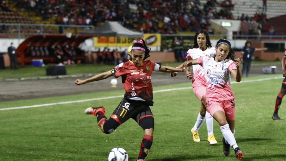 D. Cuenca y Ñañas ha sido el regreso del público en los torneos locales.