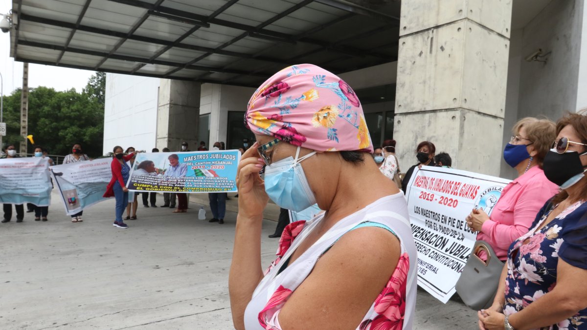 LOS PROFESORES JUBILADOS RECLAMAN PAGOS PARCIALES O TOTALES DE SUS HABERES AL GOBIERNO 