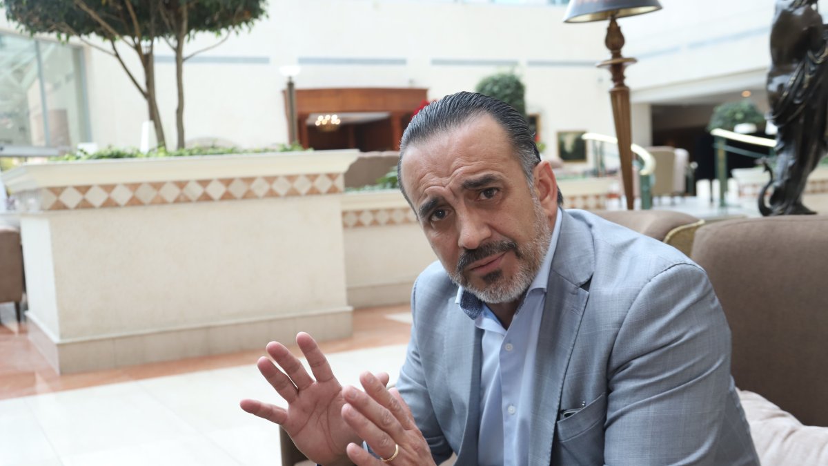 El Ministro de Vivienda, Darío Herrera, es licenciado en Administración de Empresas. Se ha dedicado a la actividad inmobiliaria en Estados Unidos, Belice y Ecuador.