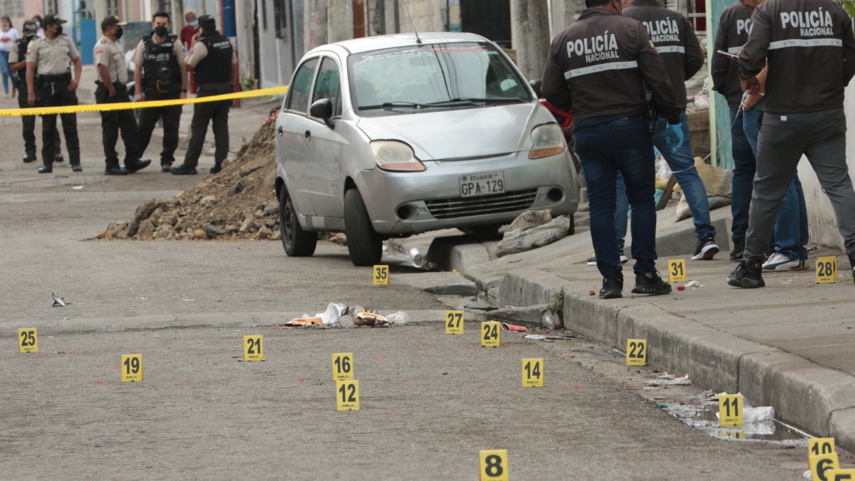 El suceso. Una de las víctimas recibió 18 balazos a las 06:45 de ayer.