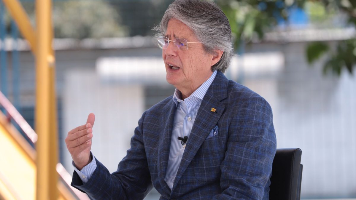 Referencial. Guillermo Lasso en entrevista con Expreso.