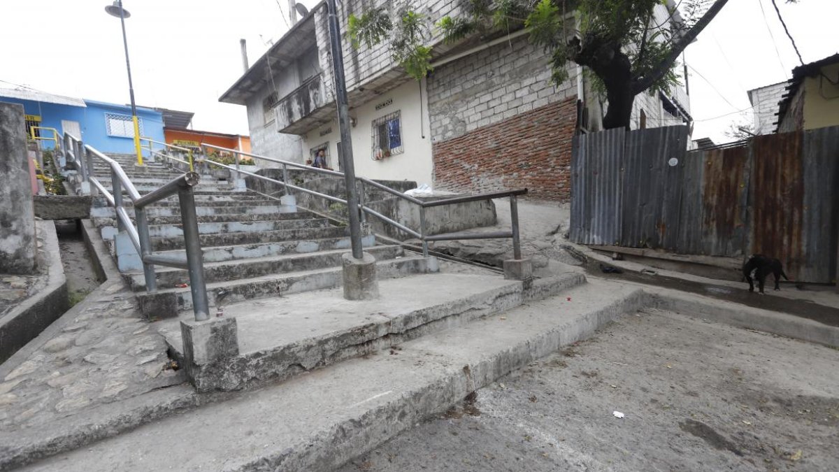 En este lugar se registró el último crimen de la jornada, en el sector Juan Montalvo.