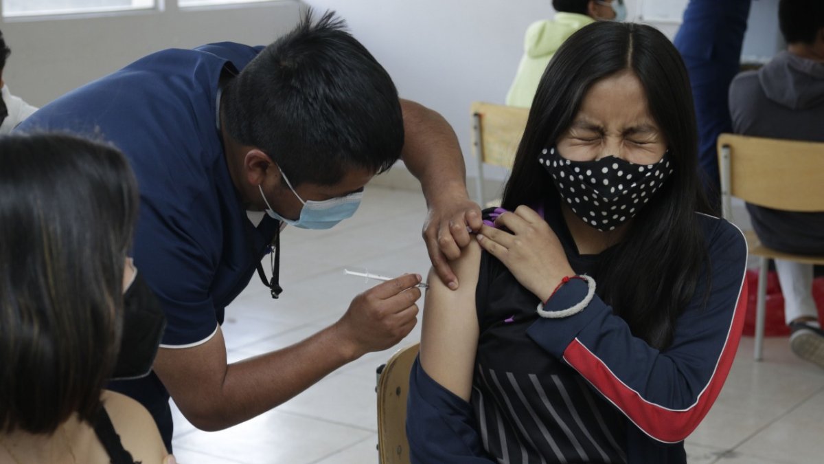 Reto. La vacunación causó nerviosismo entre los jóvenes, pero luego se convirtió en alegría.