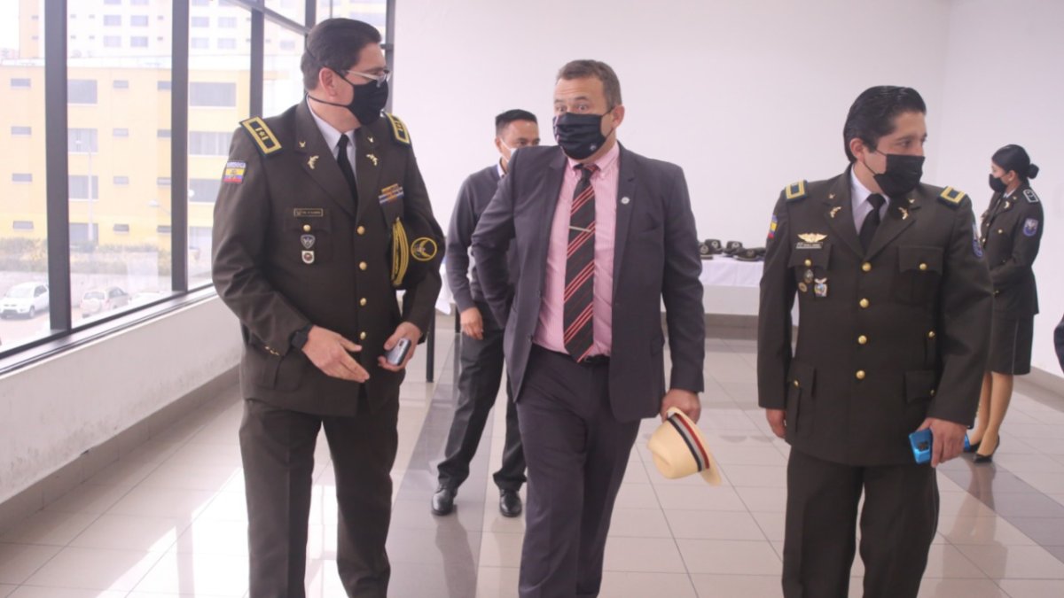Cita. Delegados de las policías de Francia y Ecuador durante el anuncio de capacitación por el tema del Metro de Quito.