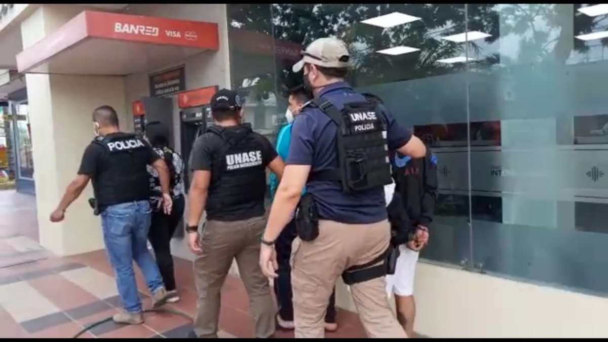 Los detenidos fueron llevados a la Unidad Judicial del Cuartel Modelo para ser puestos a órdenes de un juez de turno.