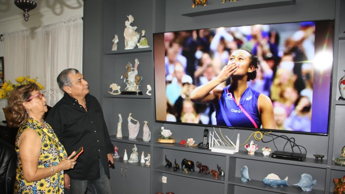 Óscar Fernández e Inés Arellano vibraron en cada partido de la tenista.