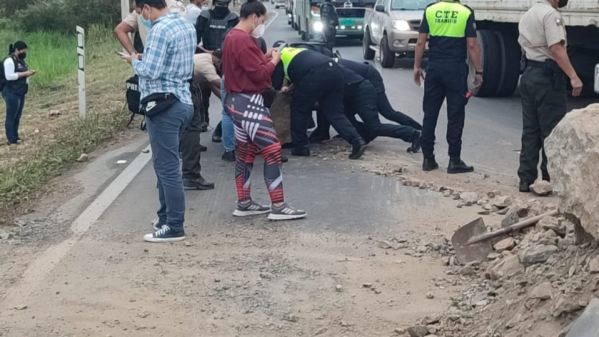 La entrada a Naranjal permanece cerrada por productores