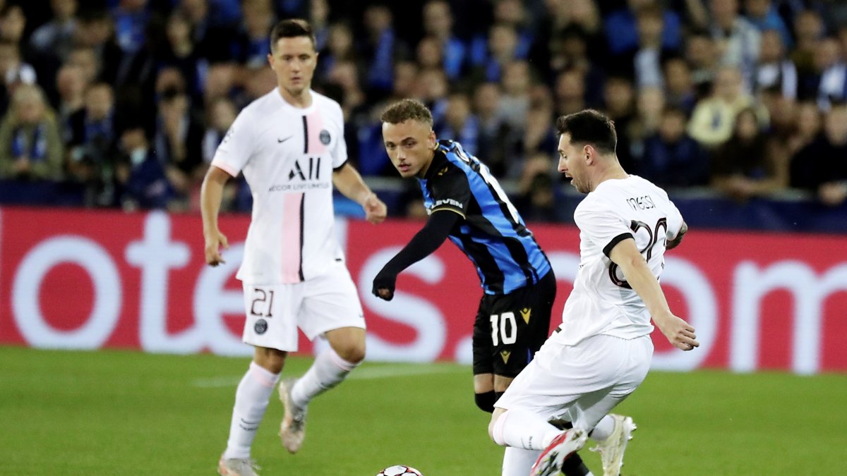 Lionel Messi intentó destacar y estuvo cerca de anotar tras un disparo en el travesaño.