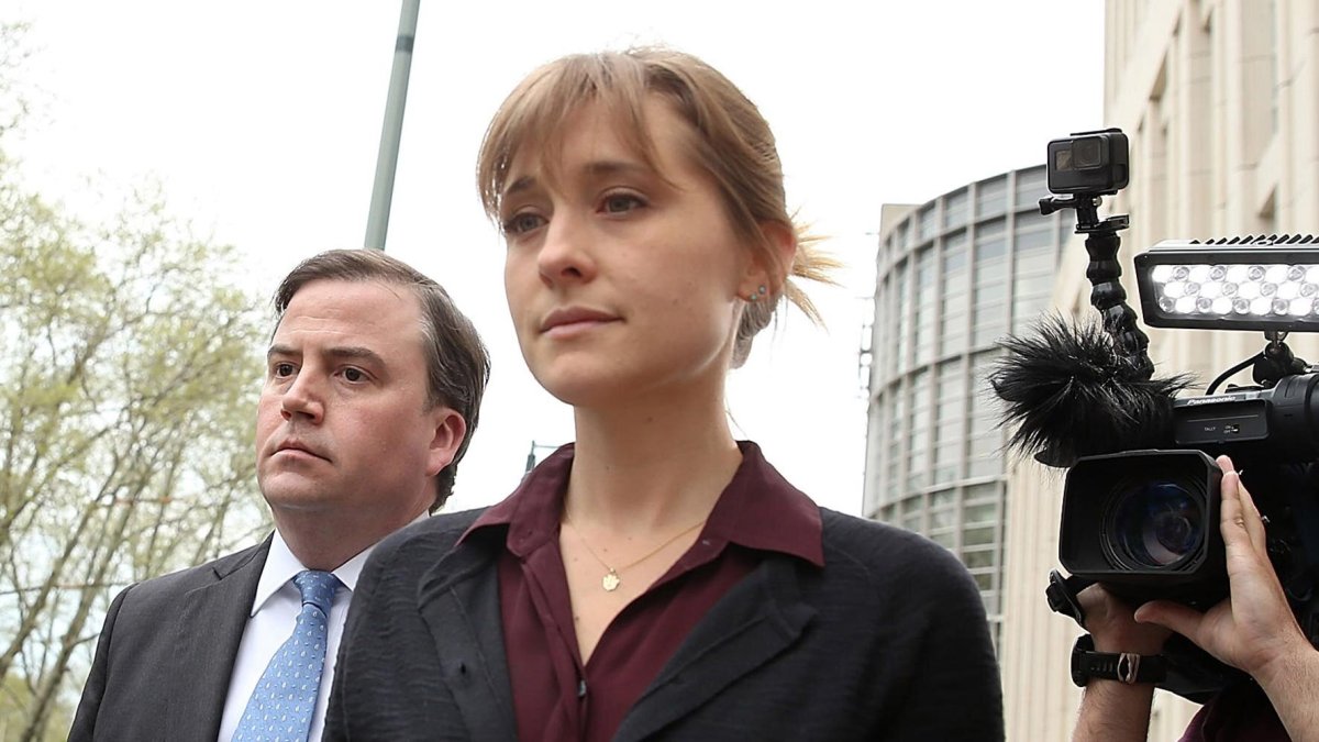Allison Mack engañaba y reclutaba a mujeres para entregarlas a Keith Raniere..
