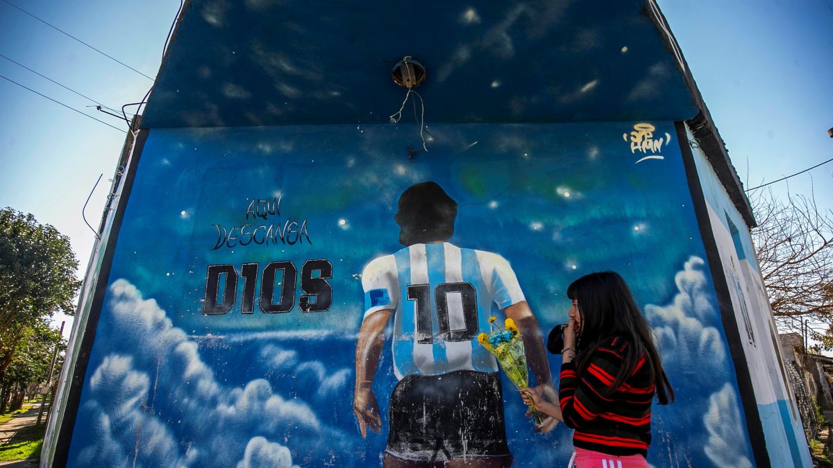 Imagen de archivo de un mural dedicado Diego Maradona. EFE/Demian Alday Estevez.