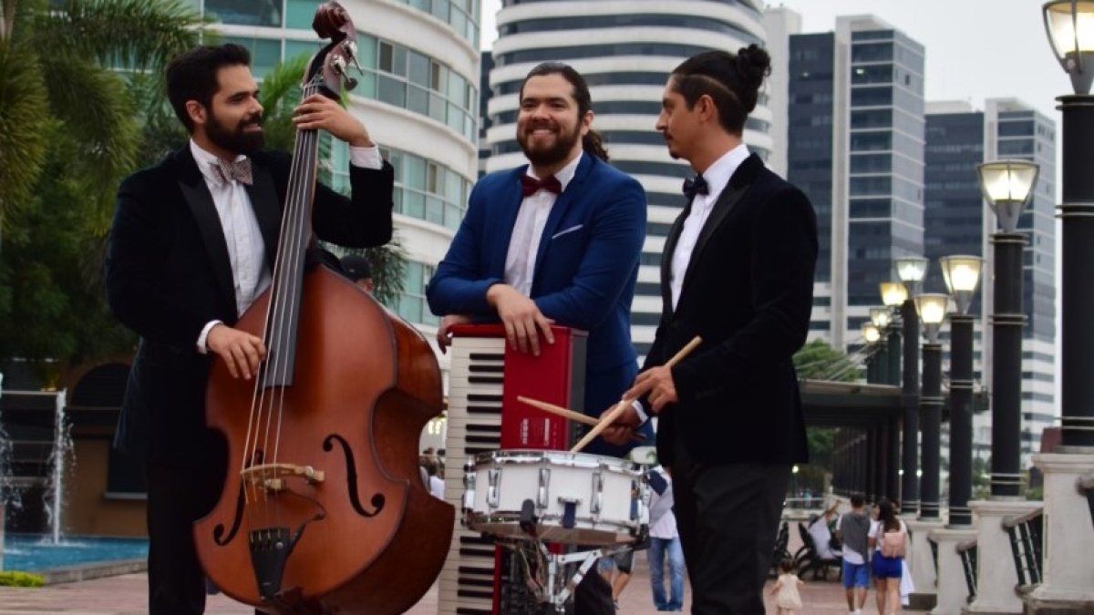 Juan Posso (d), Miguel Gallardo y Fernando Alvarado, integrante de Jazz Trío.