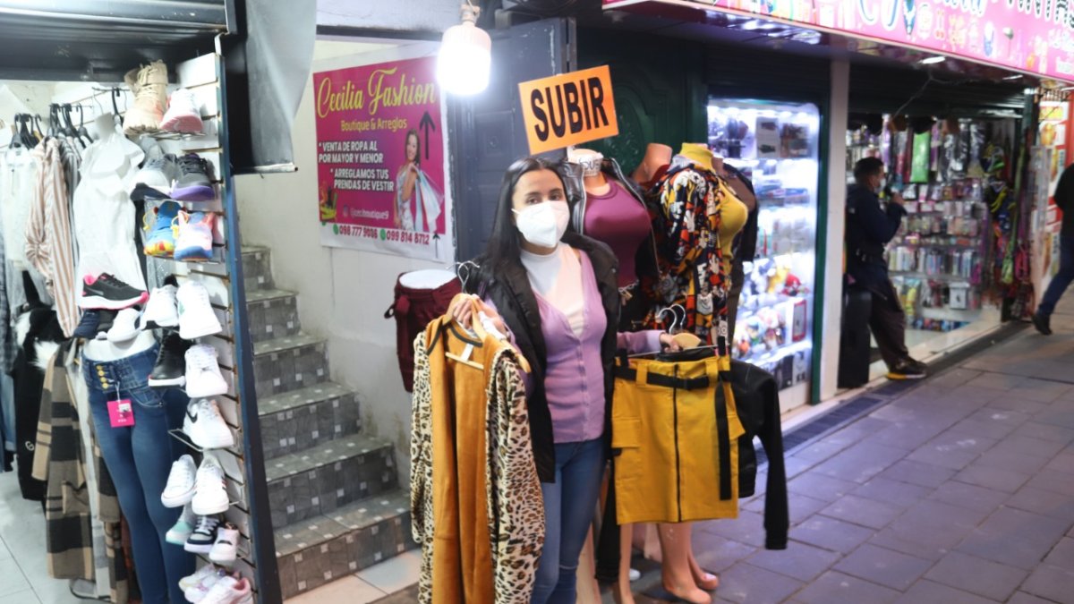 Comercio. Hay varias ofertas a lo largo de la J: desde zapatos hasta brochas para maquillar.