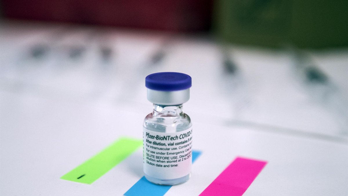 Vista de una dosis de la vacuna de Pfizer-BioNtech contra la covid-19 en una fotografía de archivo.