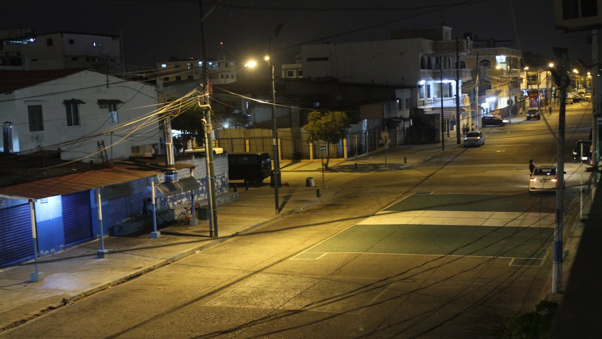 En sectores como Asisclo Garay y Sucre hay alumbrado público, pero los moradores sienten que no ilumina lo suficiente.