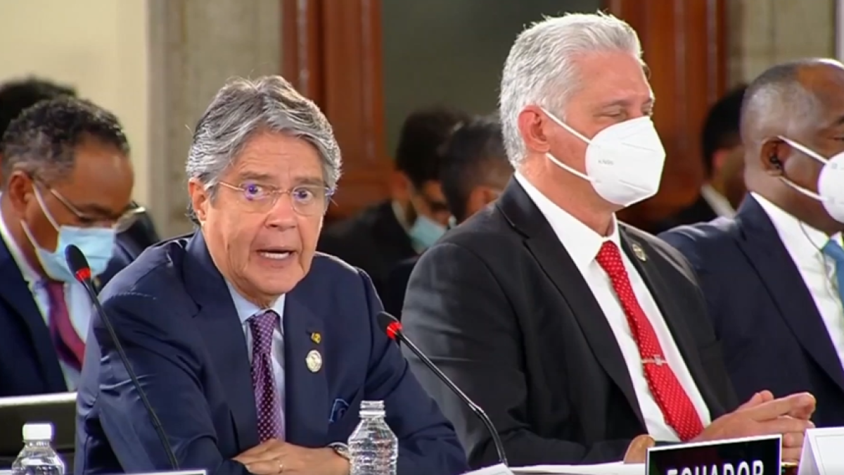 México. Guillermo Lasso, junto con el presidente de Cuba, Miguel Díaz-Canel, en la VI Cumbre de la Celac.