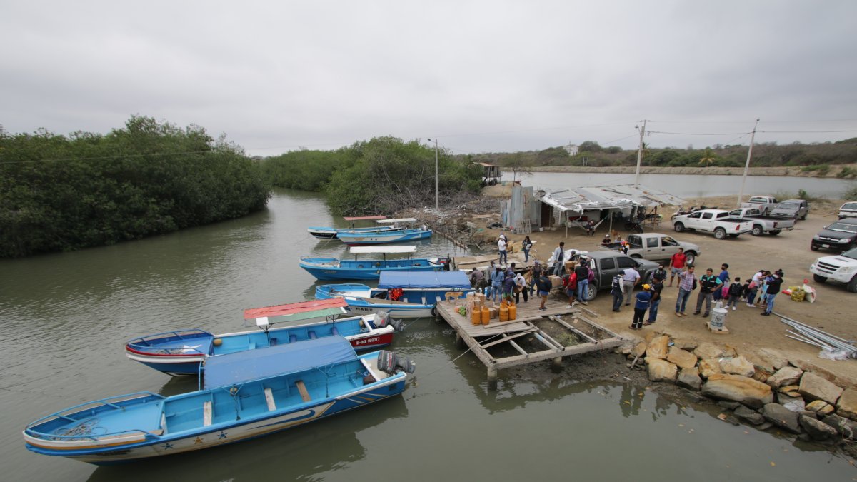 Entrada. Uno de los ingresos a la Isla Puná es la comuna Bellavista, donde se llega en lancha desde Posorja. Los pobladores aseguran que el lugar es tranquilo, pero inquietante por la piratería.