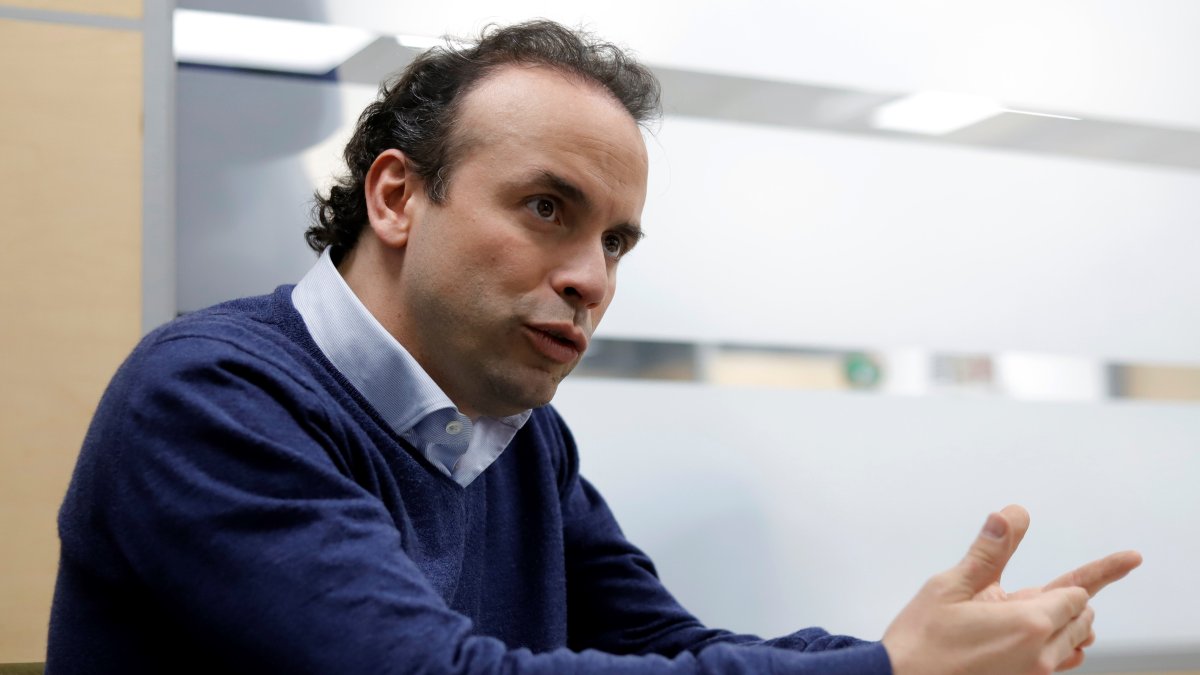 Fotografía de archivo de Alejandro Éder Garcés, director del informe titulado