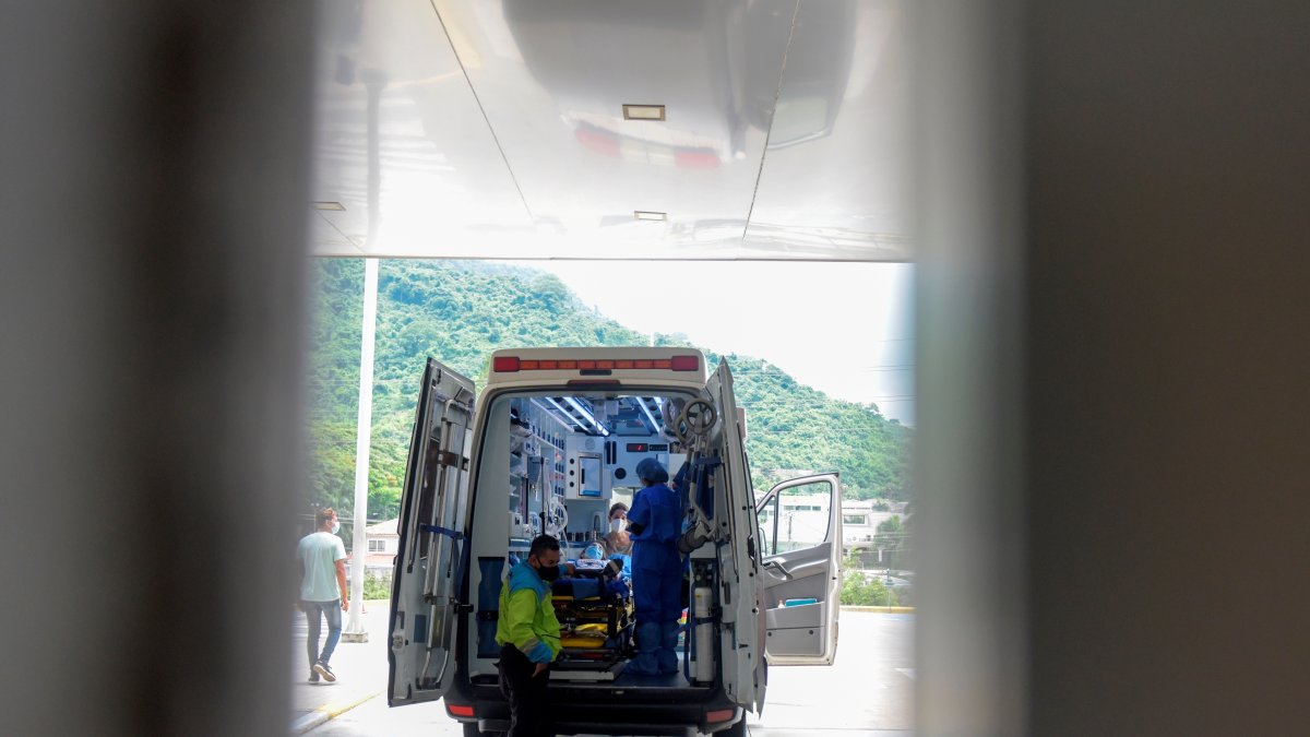 Vista de una ambulancia en Guayaquil (Ecuador).