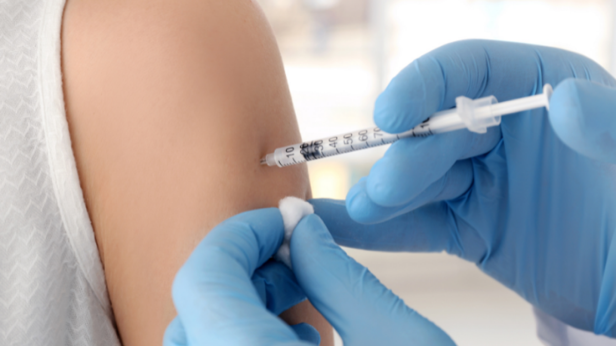 A los menores en este rango de edad se les aplica una única dosis de la vacuna Pfizer.