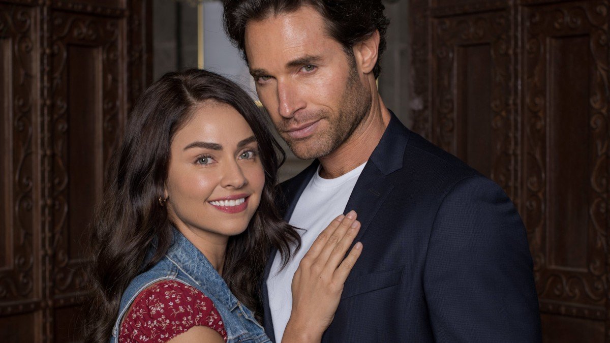 Claudia Martín y Sebastián Rulli, los nuevos protagonistas de la clásica telenovela de 1979.