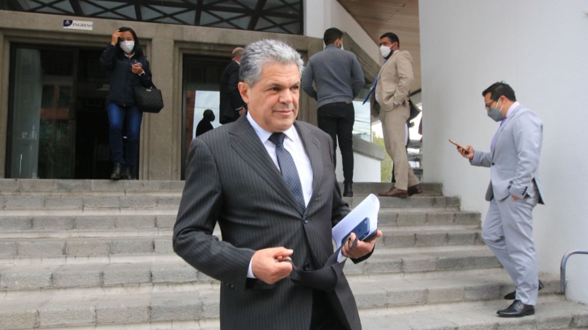 Defensa. Marcelo Ron defiende al excontralor Pablo Celi de la Torre.