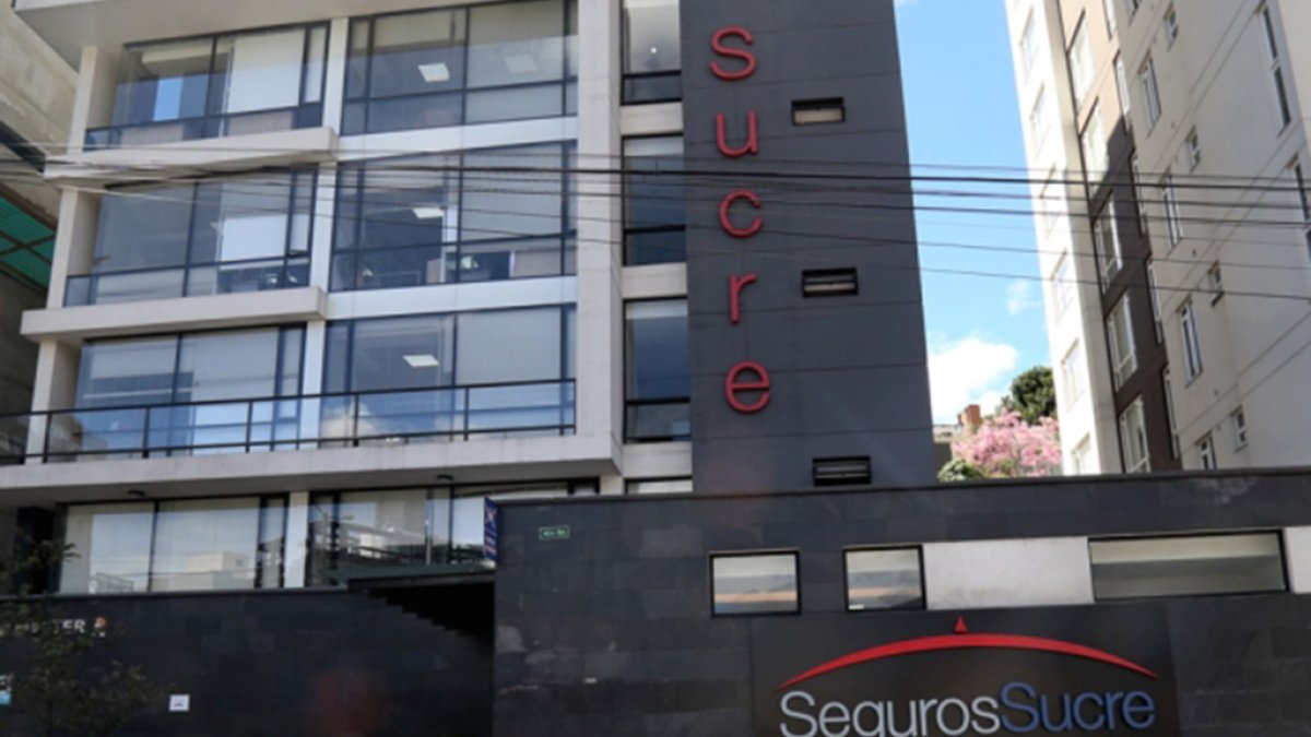 VISTA DE LA FACHADA DEL EDIFICIO DE LA EMPRESA ESTATAL SUCRE, AHORA EN LIQUIDACIÓN.