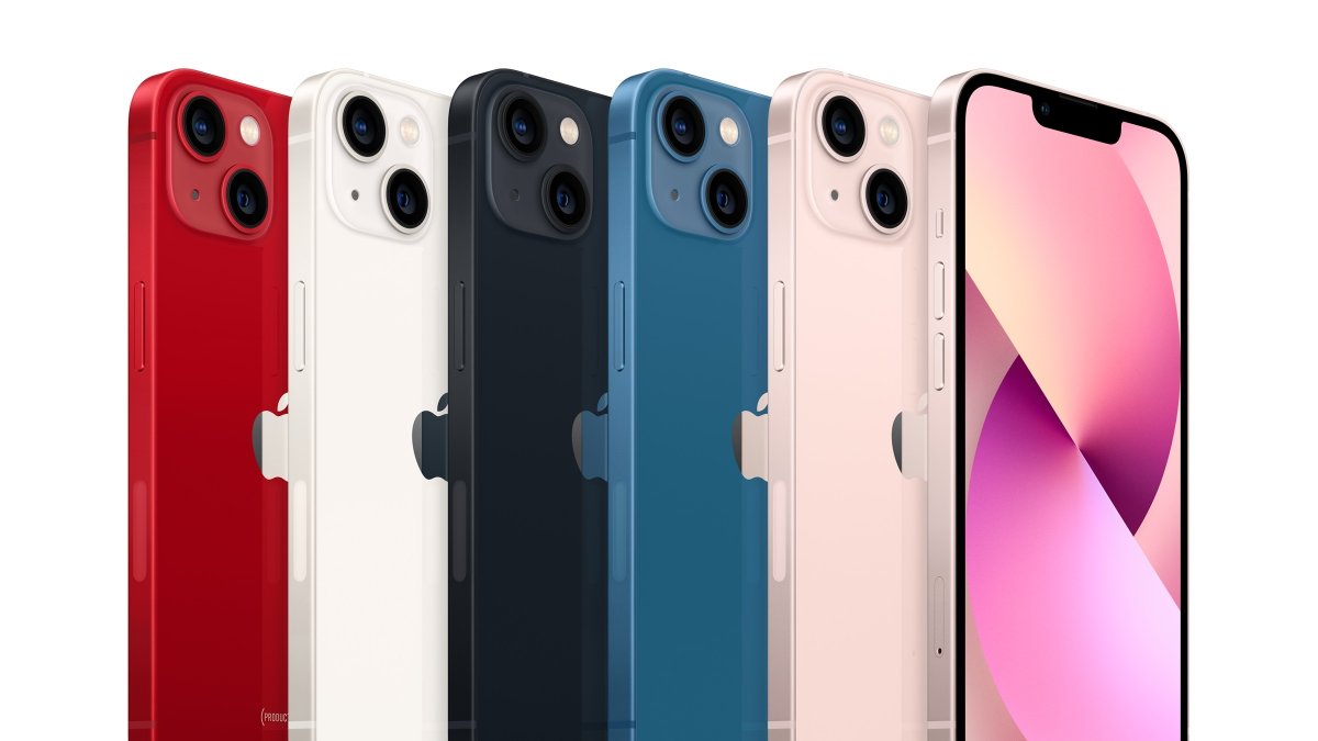 Fotografía cedida por Apple donde se muestran los diferentes colores de su nuevo iPhone 13 que saldrá a la venta este viernes a un precio de 799 dólares (909 euros en Europa) y de su iPhone 13 mini que tendrá un precio de 699 dólares (809 euros en el mercado europeo).