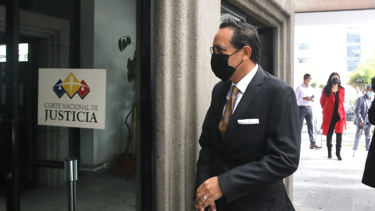 Diligencia. Abogados llegan a la Corte Nacional para la audiencia preparatoria de juicio en el caso Las Torres.