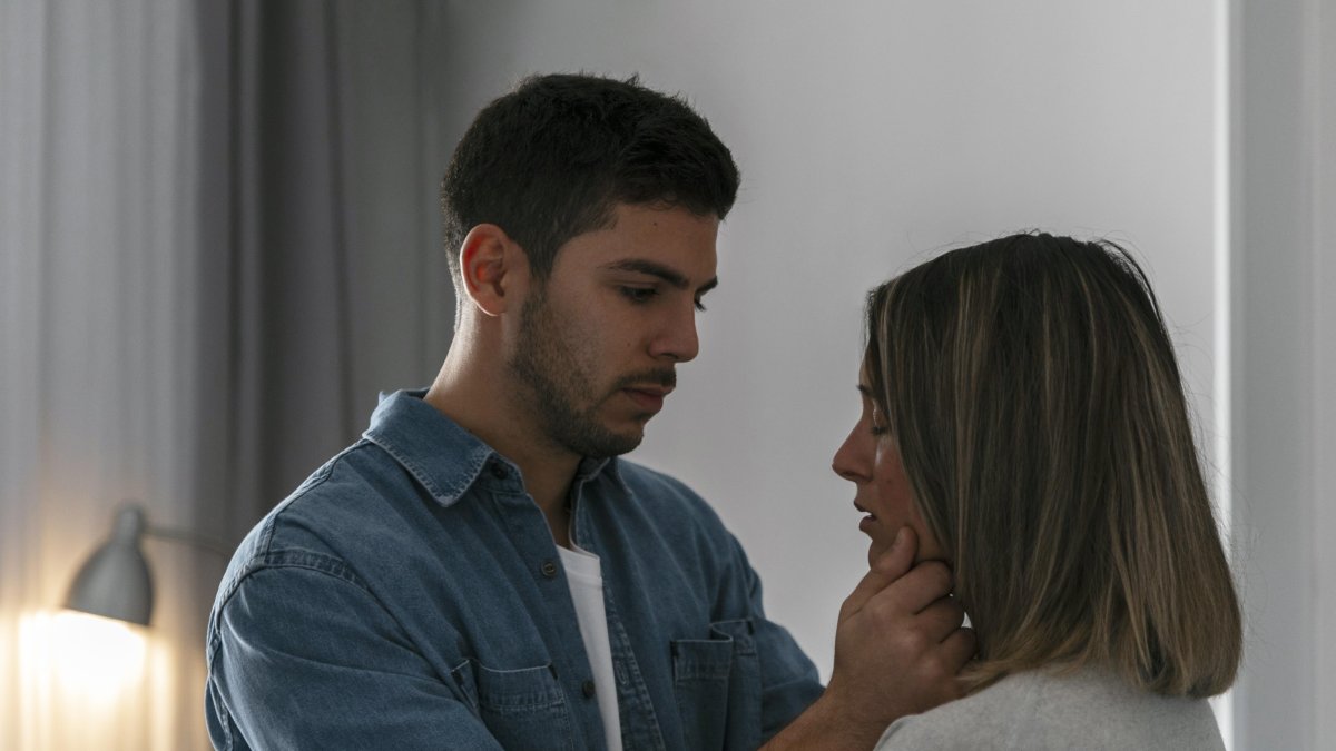 La manipulación emocional se puede dar en todo tipo de relaciones interpersonales.