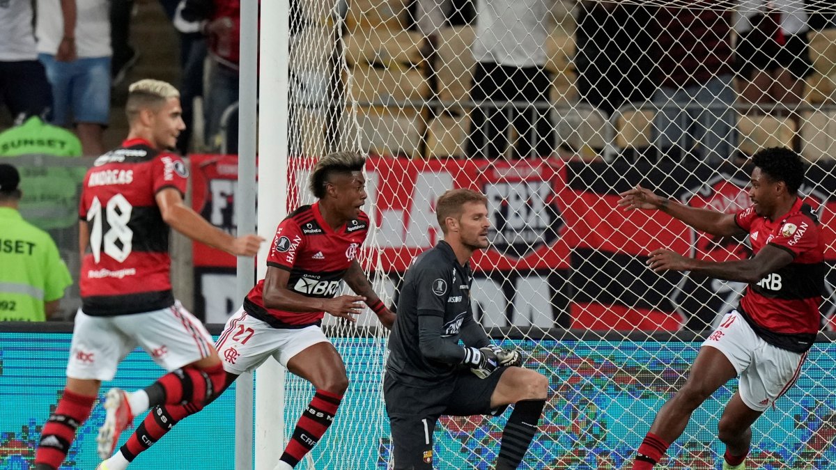Bruno Henrique anotó un doblete en la primera parte para poner a ganar a Flamengo.
