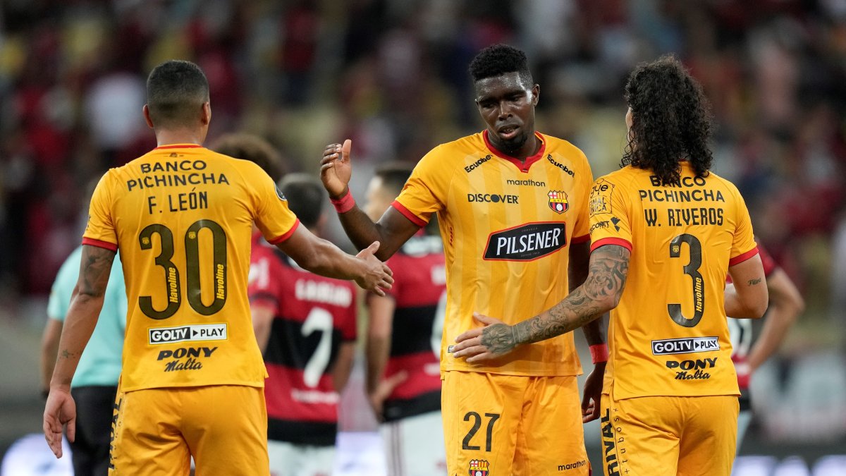 Jugadores de Barcelona se respaldan tras la derrota por 2-0 en Brasil contra Flamengo.