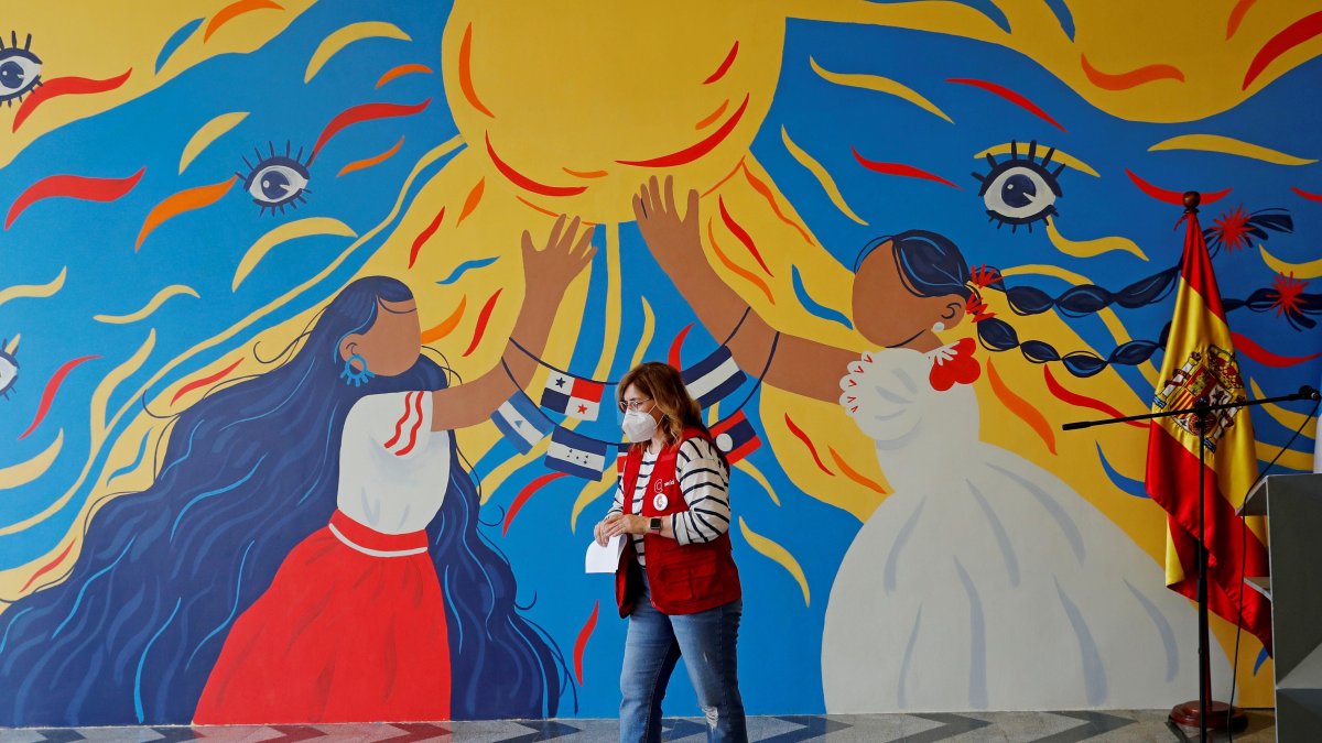 La secretaria de Estado de Cooperación Internacional de España, Pilar Cancela Rodríguez, habla durante la inauguración de la exposición 