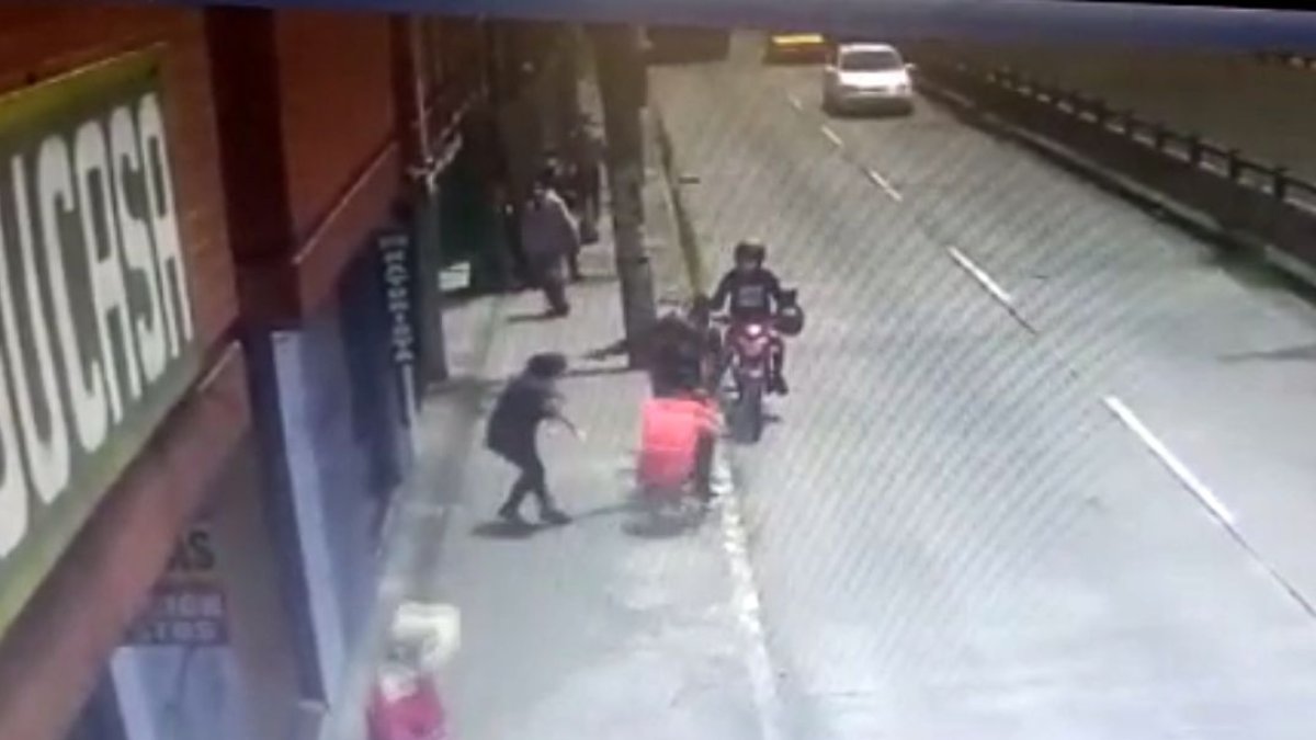 Quito. En el sector de la Villaflora, en el sur, una mujer recibió un disparo en la cabeza, en medio de un asalto tipo sacapintas.