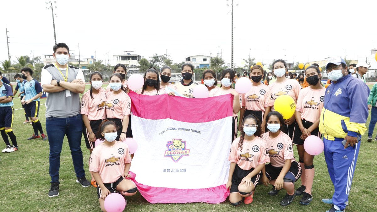 Las  chicas de Leonas entrenan en la ciudadela la Floresta de Guayaquil. Están listas para el debut.