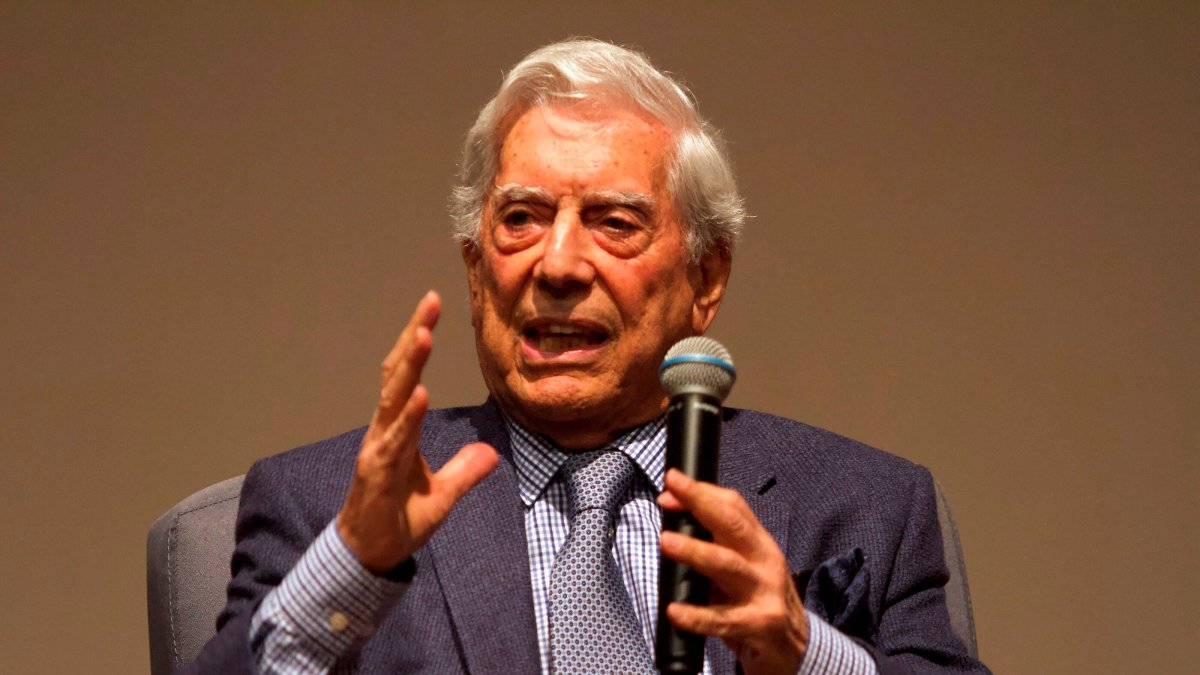 El escritor peruano Mario Vargas Llosa, en una fotografía de archivo.