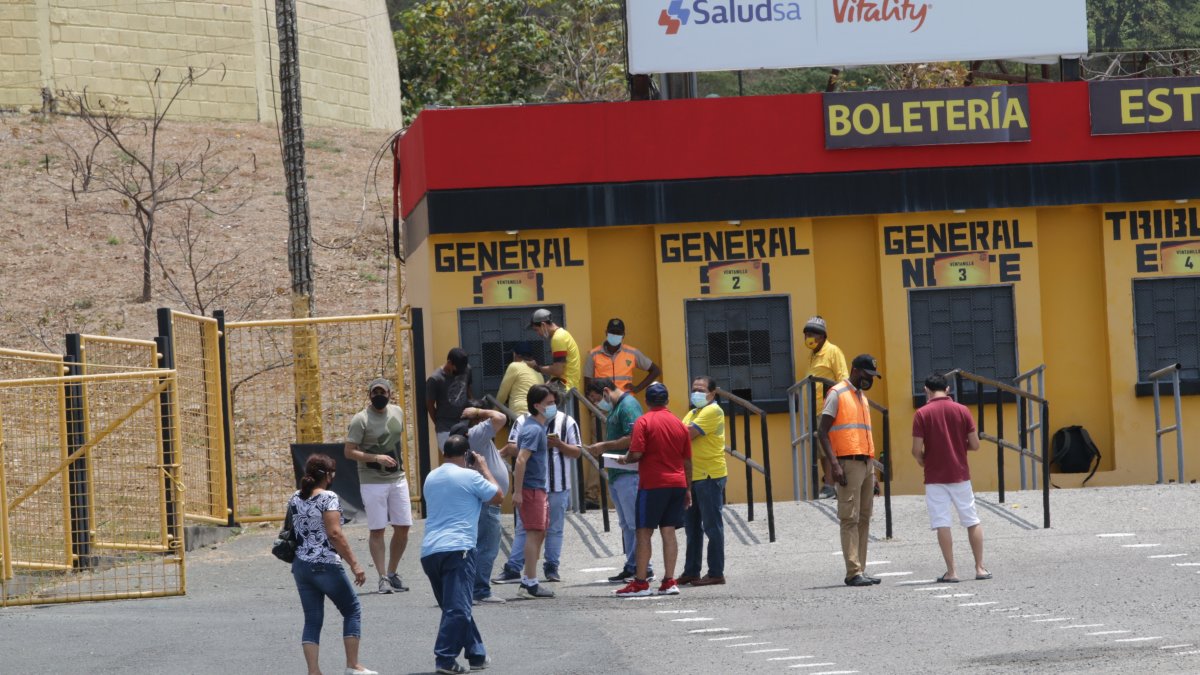 Los hinchas canarios se alistan una fiesta por el Centenario del equipo.