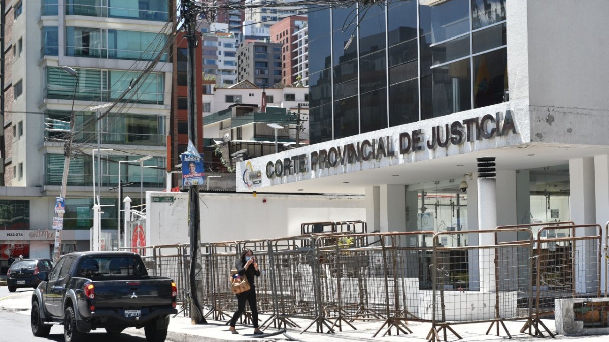 Diligencia. El presidente de la Corte de Pichincha no pudo instalar la audiencia de formulación de cargos para la jueza suspendida.