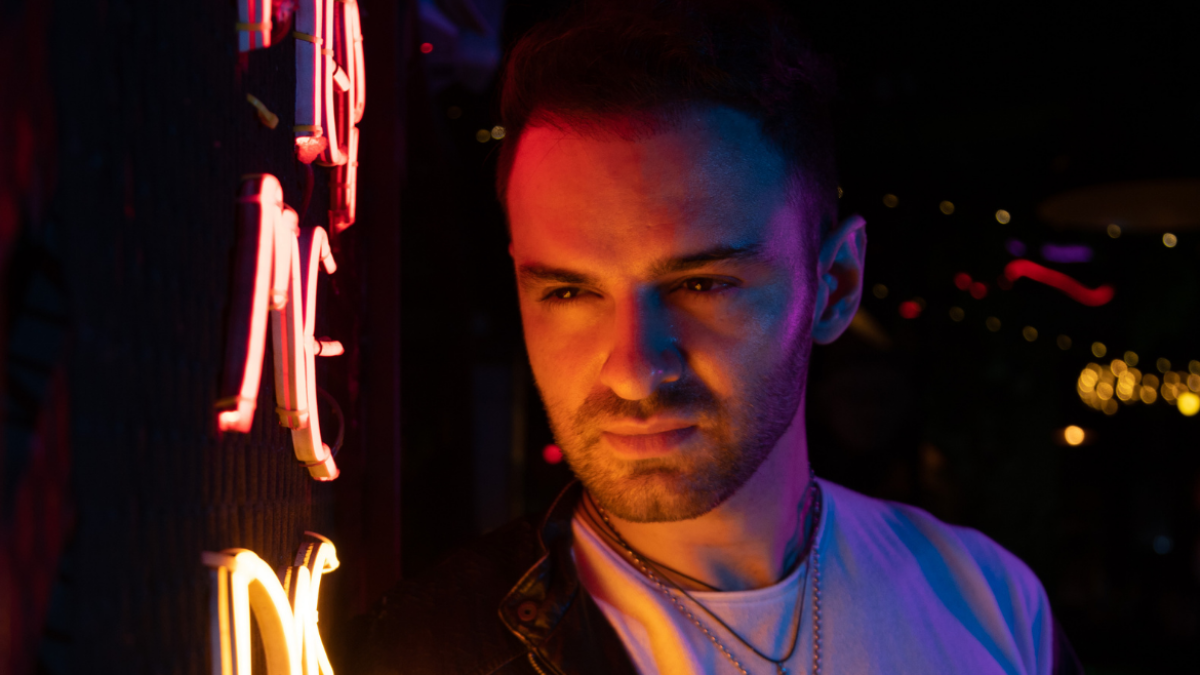 Gianpiero para su vídeo Tonight.